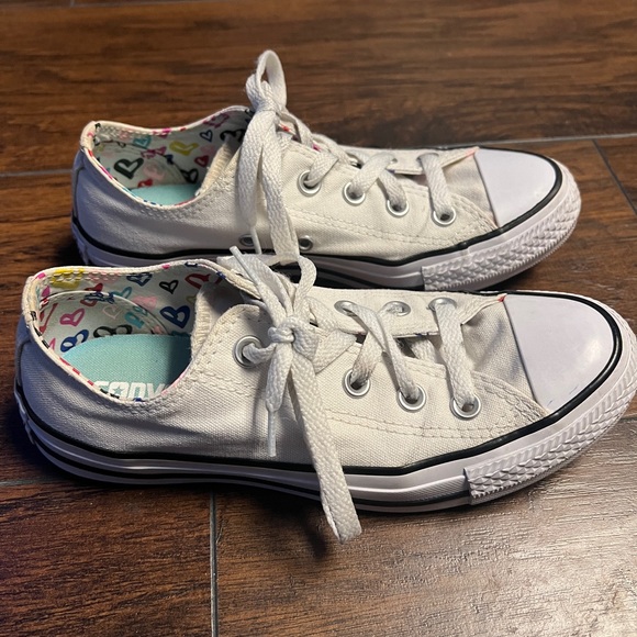 Converse Chuck Taylor All Star Low White/Black Colorful Hearts Women Size 6 - Picture 4 of 9
